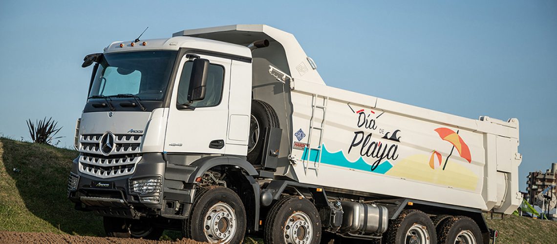 Pool Truck. Mercedes-Benz Camiones (2) (1)